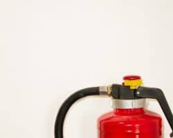 Sécurisez votre foyer avec un extincteur : un geste qui peut sauver des vies !