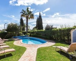 La piscine coque : un incontournable pour sublimer votre jardin